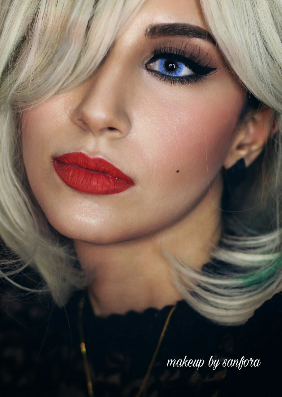 Buckingham Blue Natural Coloured Contact Lenses - Image 5