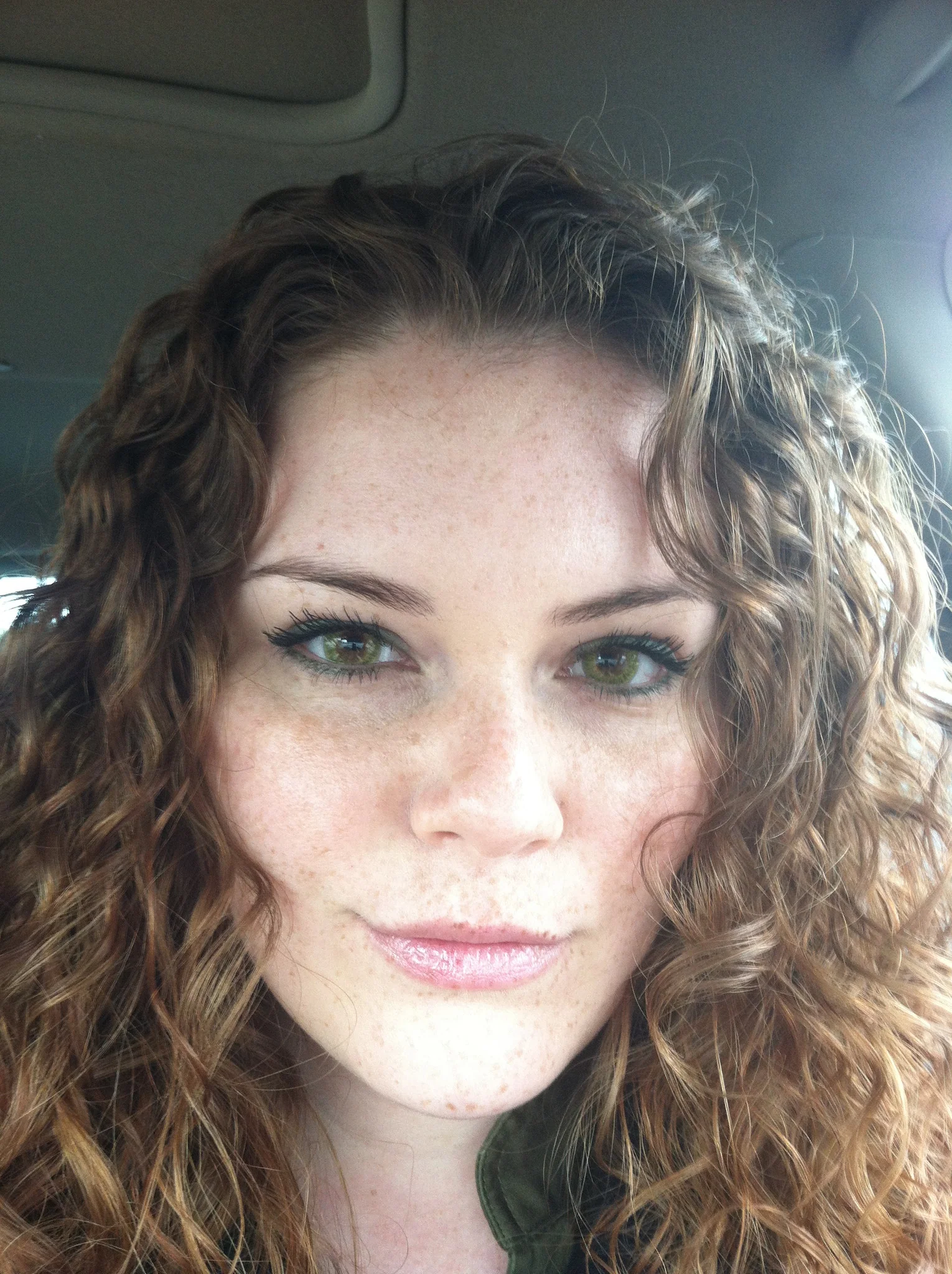 Lime Green Natural Coloured Contact Lenses - Image 3